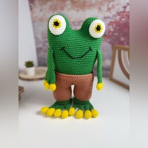 Handcrafted Leo The Green Frog Crochet Amigurumi